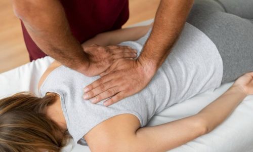 Czy terapia manualna pomaga w leczeniu bólu stawów?