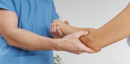 Rehabilitacja po złamaniach ręki. Jak uniknąć powikłań i przyspieszyć powrót do zdrowia?